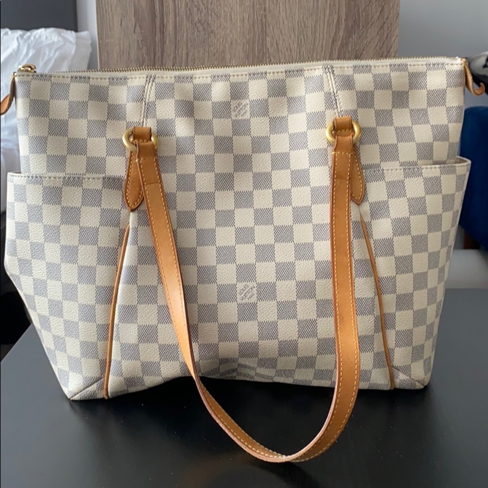 White checkered Louis Vuitton purse